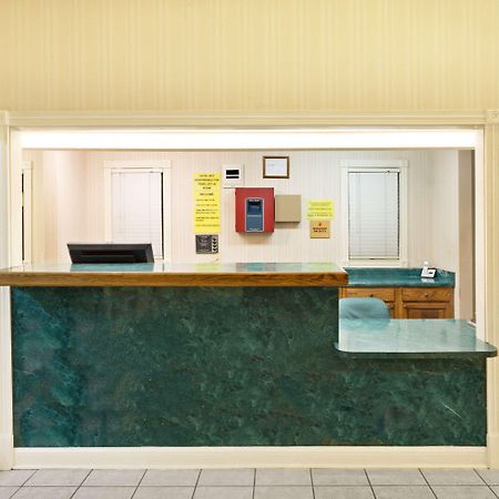 Super 8 By Wyndham Covington Hotell Exteriör bild