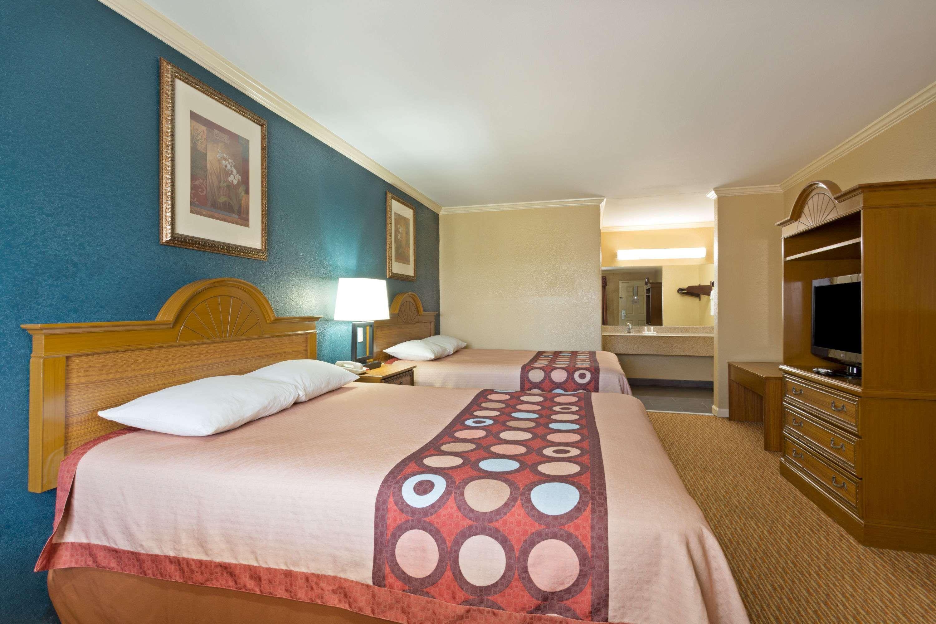 Super 8 By Wyndham Covington Hotell Exteriör bild