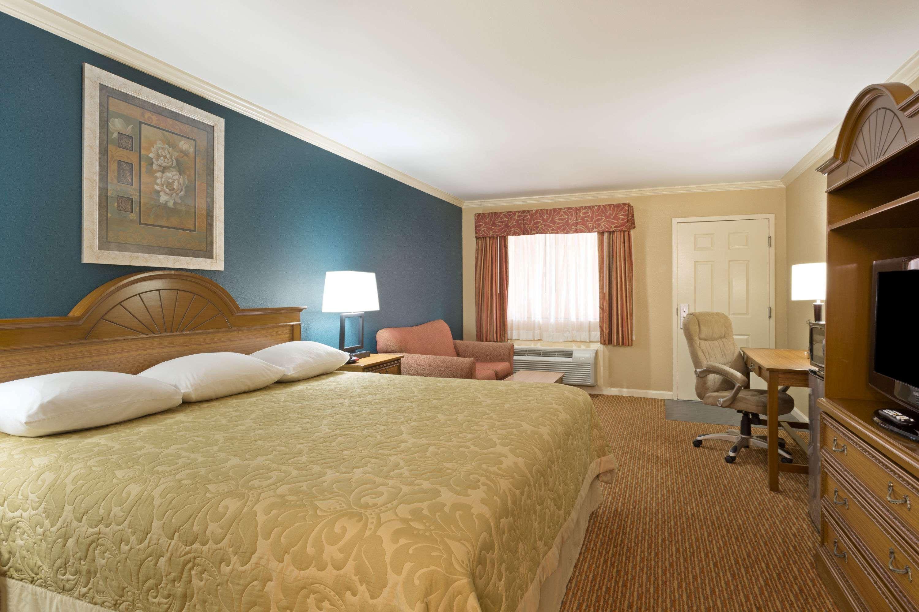 Super 8 By Wyndham Covington Hotell Exteriör bild