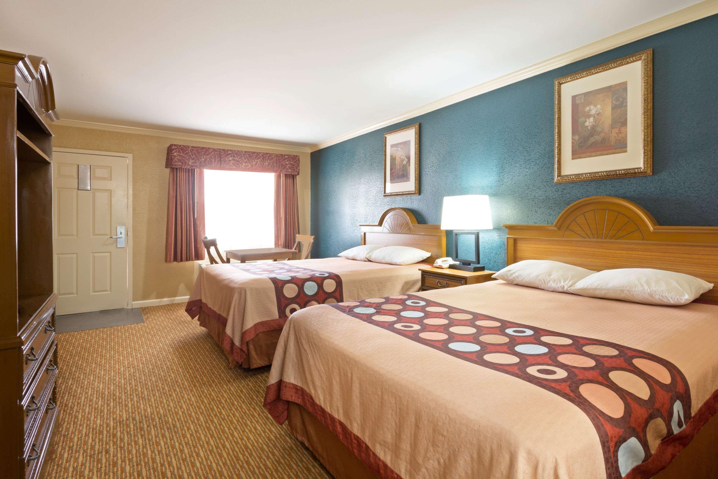 Super 8 By Wyndham Covington Hotell Exteriör bild