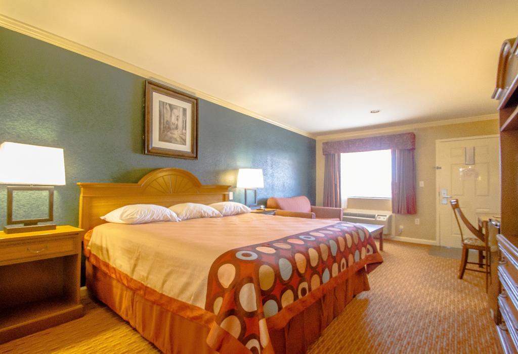 Super 8 By Wyndham Covington Hotell Exteriör bild